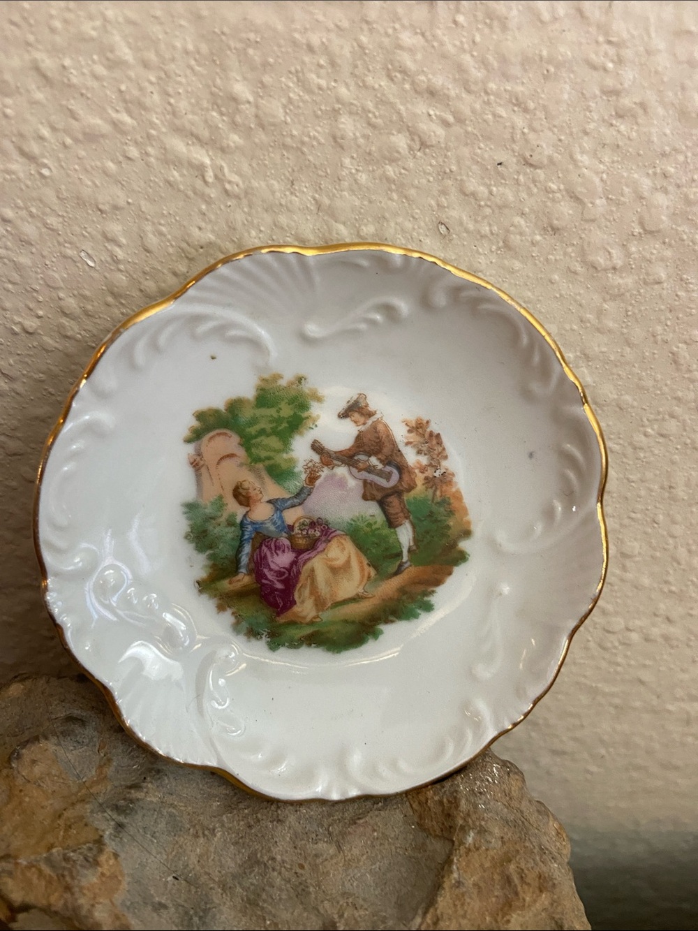 5/$10❤️❤️❤️Vintage Small Fragonard Style Design Mini Plate